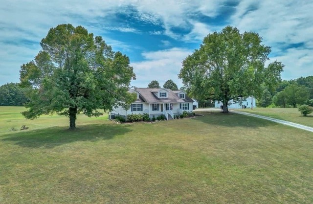 Country Retreat w/ Hot Tub on 20 Acres in Dickson
