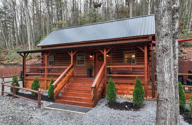 Cozy Cabin with Hot Tub Monarch Mountain Cabin A