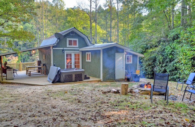 Hummingbird Haven-Hot Tub, Firepit, mascotas, cerca de NOC y Tsali
