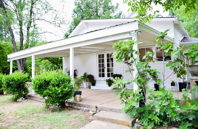 Coyote Creek Ranch + Pool House near Murphy’s