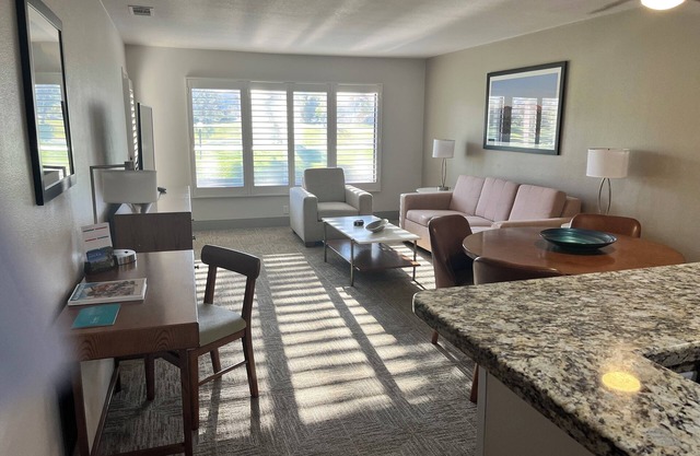 Coachella weekend! Apr 10-14 Cozy 1-bdrm condo in resort in Cathedral City.