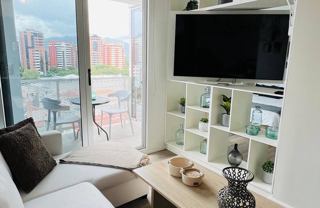Apartamento Moderno y Luminoso con Jacuzzi, Gimnasio y Vistas a la Ciudad