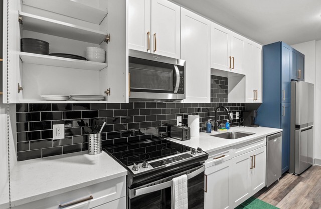 Cozy 1-bedroom apartment in midtown Nashville with fitness room, pool and WiFi
