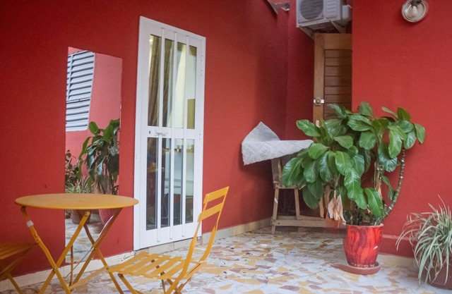 Cozy 1-bedroom apartment in vibrant Dakar near the beach