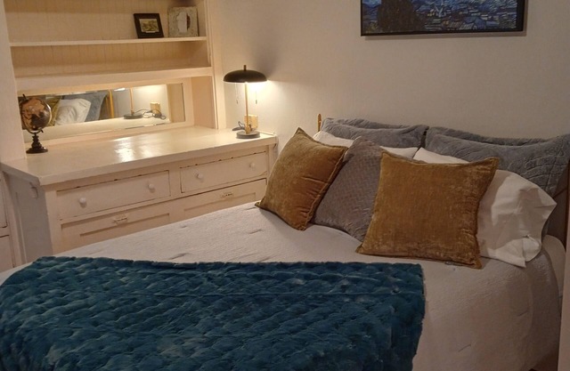 Cozy 1-bedroom condo in welcoming Portland with AC, WiFi