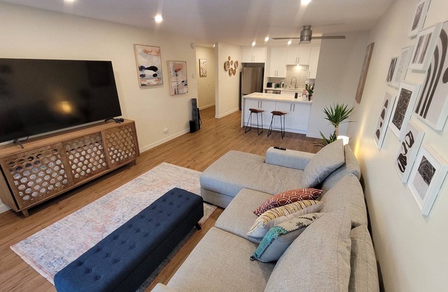 Cozy 1 Bedroom Condo - 1 mi from Ocean Beach