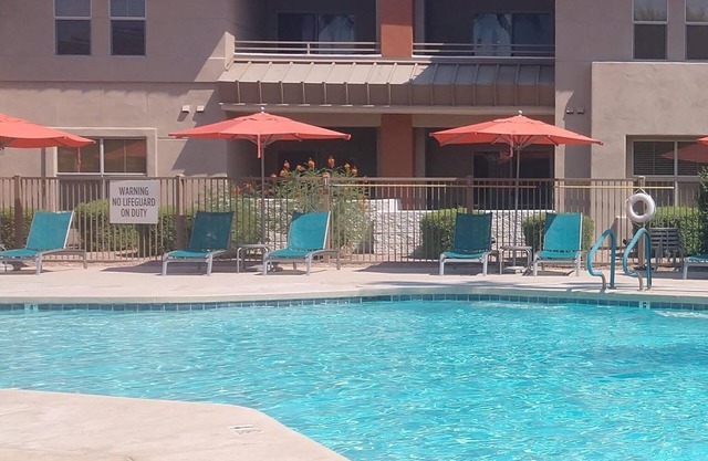 Cozy 1-bedroom condo with pool and fitness room in lovely Scottsdale