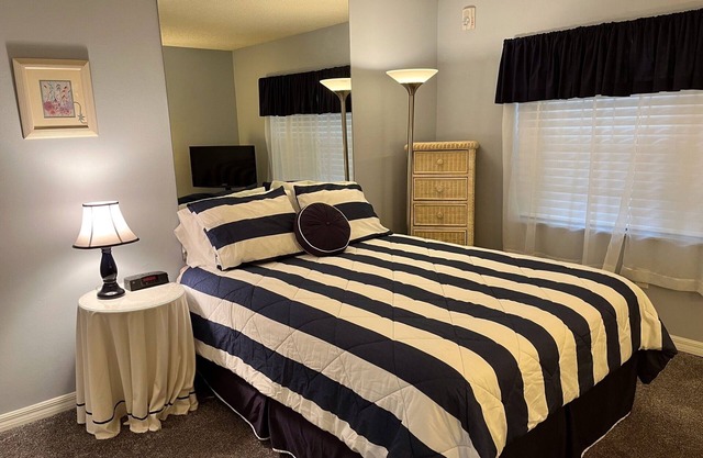 Cozy 1-bedroom oceanfront condo in delightful Indian Shores Florida