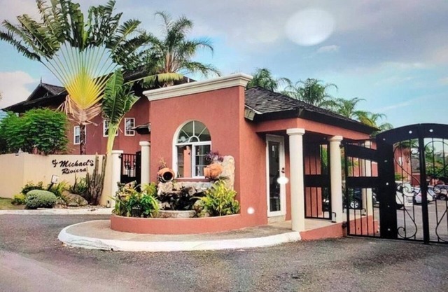 Cozy 1BR Apt In Liguanea