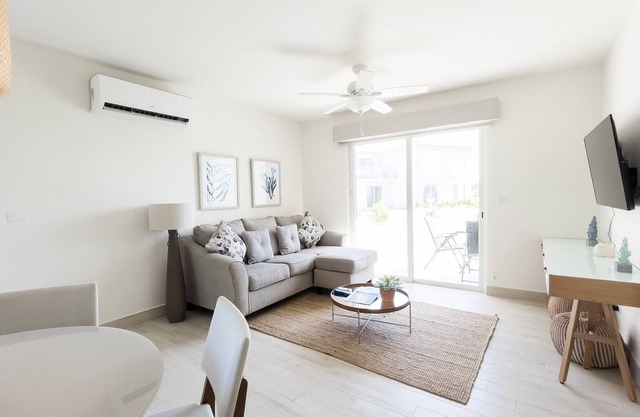Cozy 2 Bdrm Apart at Residences w/amenities incl.