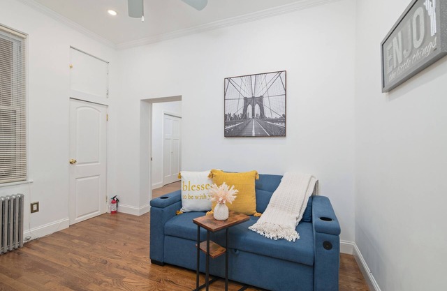 Cozy 2-bedroom minutes to Manhattan/ Times Square/ Central Park
