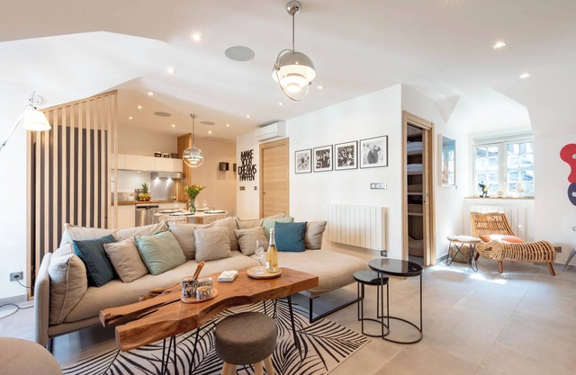 Cozy 2-Br Apartment, 1 min from the Beaches
