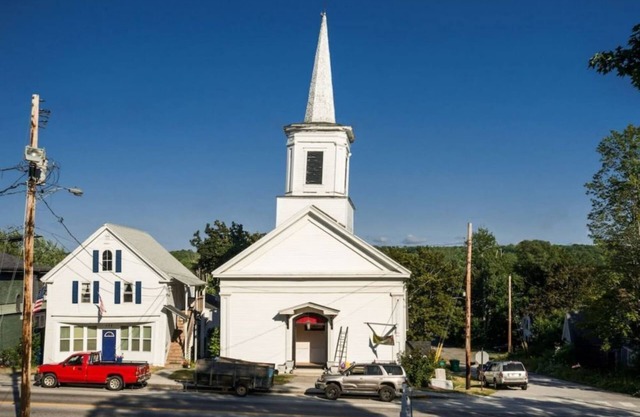 Cozy 2 BR by River, Crooked Steeple Hall