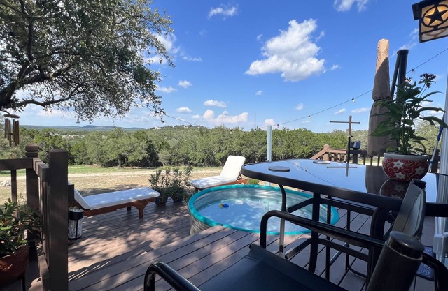 Delightful 2 BR cottage w/small pool and gorgeous views with breakfast included