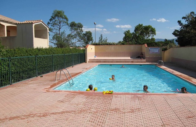 Villa familiar con mezzanine, 6 personas, cerca de la playa, piscina comunitaria, Saint-Cyprien