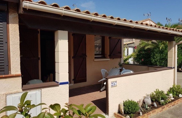 Casa de Vacaciones en Saint Cyprien Playa, 2P con Altillo, Terraza, Cerca de la Playa, ¡Mascotas Bienvenidas!