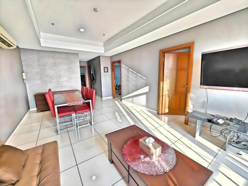 Cozy 2BR 1 et Cikditiro Menteng Apt with Pool and Gym by 2ndHome