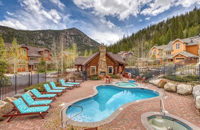 Cozy 2BR Settler's in East Keystone by shuttle route w/ pool, hot tub & rec room