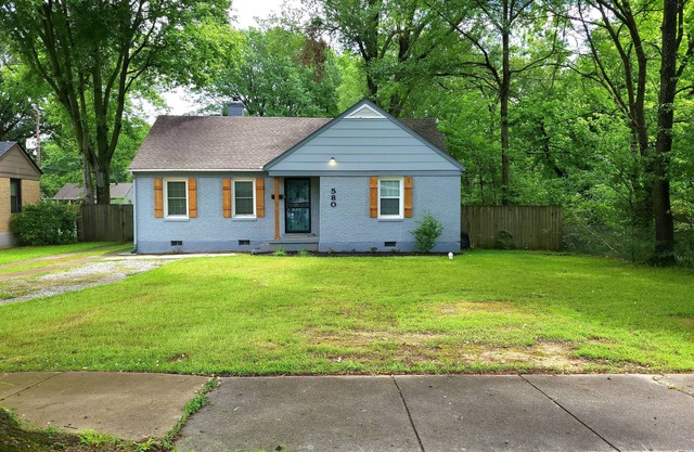 Cozy 3-Bed Oasis: Fully Furnished, Spacious Backyard, and Pet-Friendly Perks!
