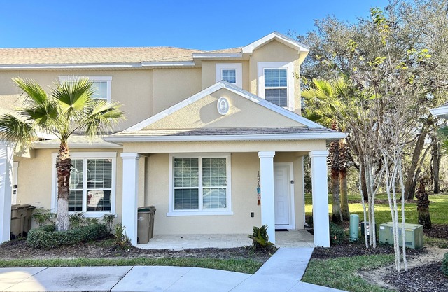Cozy 3BR Townhouse w/ Private Pool, Clubhouse Access – Near Disney!