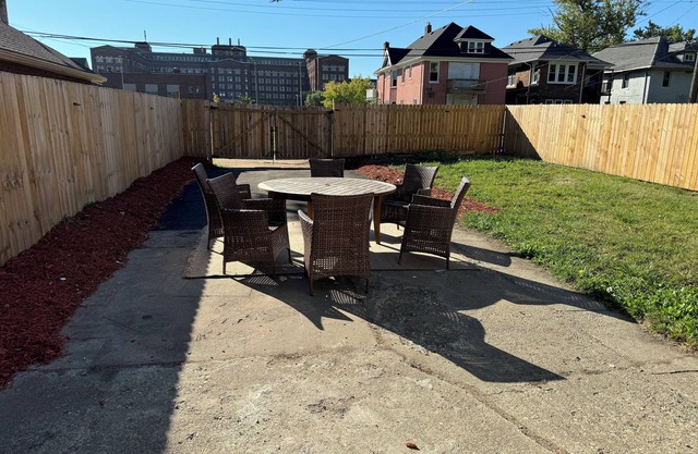 Cozy Redford Family Home 4br/2.5bth with deck. Small dog Friendly