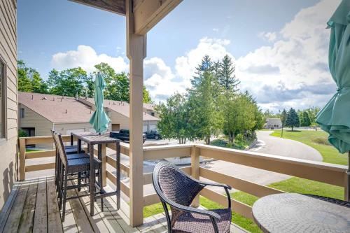 Cozy 4BR Condo - Pool Access Near Ski & Lake