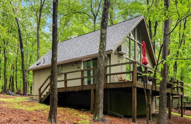 Cozy A-Frame w Fireplace, Fire Pit, Grill & WiFi