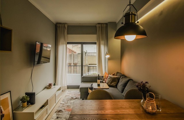 Cozy and Charming Apartment in the Heart of Porto with Balcony for 4 people