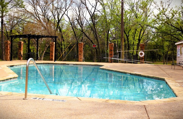 Cozy and Luxurious Hideaway in Euless, Texas. Pet Friendly!
