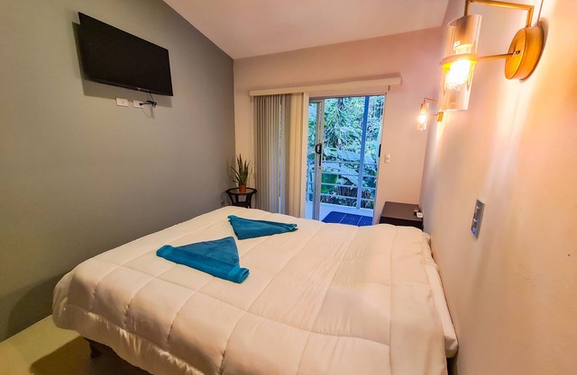 Habitación en segundo piso privada a tan solo 5 minutos de la playa-FREE WIFI