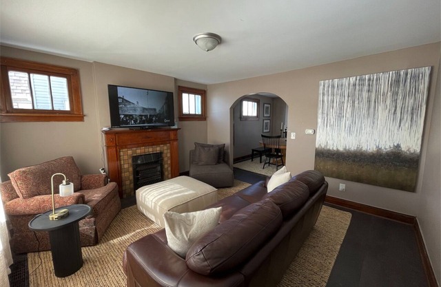 Cozy and Quiet historic home 1200