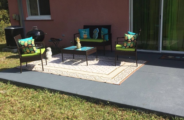 Acogedora y elegante casa con vista arbolada en North Port, Fl