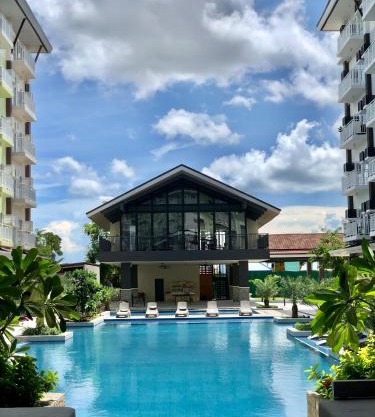 Cozy and Sunny Apartment near to Mactan Cebu International Airport - Amani Grand Resort & Residences