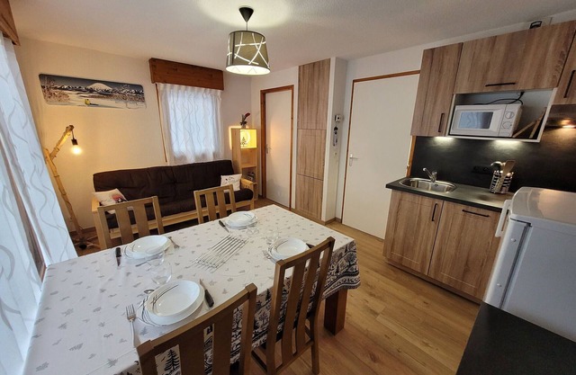 Apartamento acogedor para 4 personas cerca del centro y pistas de esquí en Les Gets