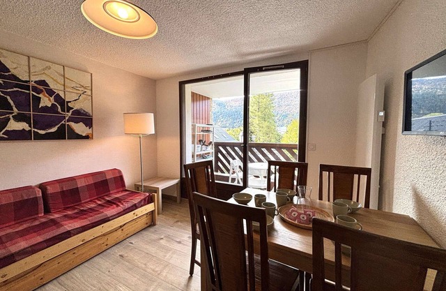 Acogedor apartamento 4 pers, cerca del esquí, parking, balcón