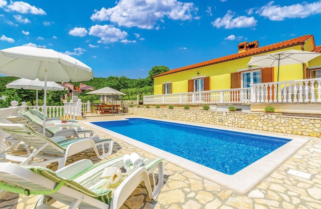 Acogedor apartamento en Rabac con WiFi