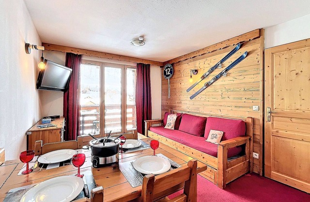 Apartamento cómodo con balcón, piscina y parking cubierto