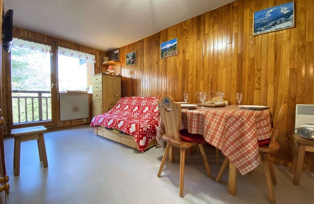 Apto acogedor para 6, Praz-sur-Arly, bus gratis, parking, mascotas permitidas