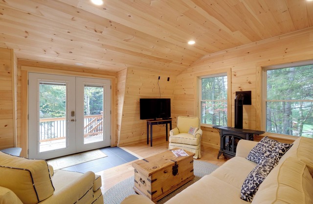 ¡NUEVO! Cosy Apt w / Deck, 5. 5 millas de Acadia Nat’l Park!