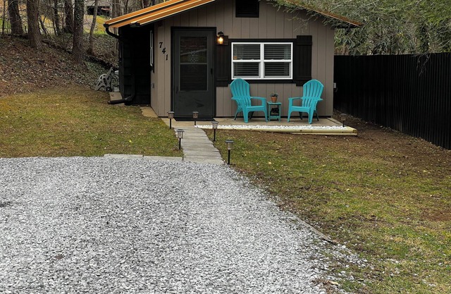 BEARY NICE CABIN-COMPLETE REMODEL-CLOSE TO GATLINBURG, PIGEON FORGE, PARK, DWOOD