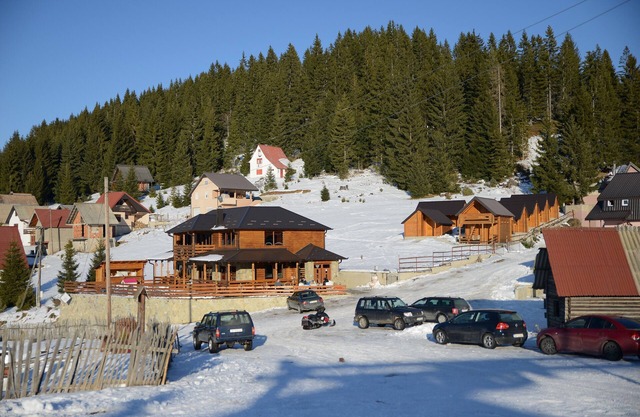 Cozy Berane Stay in Ski Area with On-Site Restaurant - Standard Cottage
