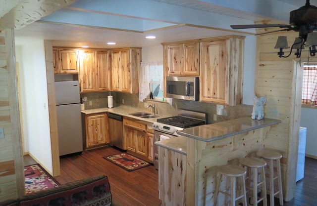 ¡Disfruta de otoño e invierno en esta casa recién remodelada!