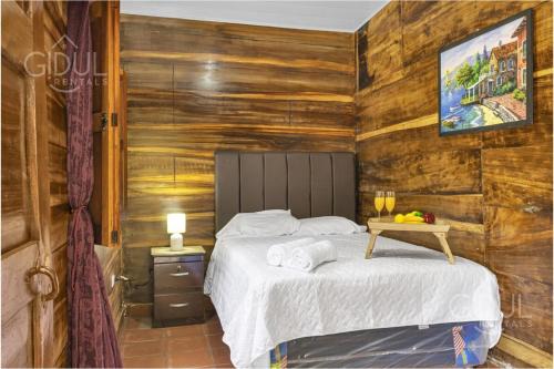 Cozy Cabin and Coffee Farm in Coatepeque Lake