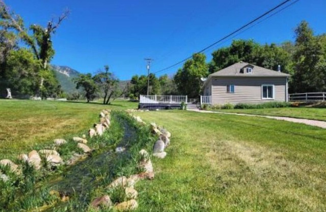 Cozy cabin in Hobble Creek Canyon. 27 acres private property to explore.