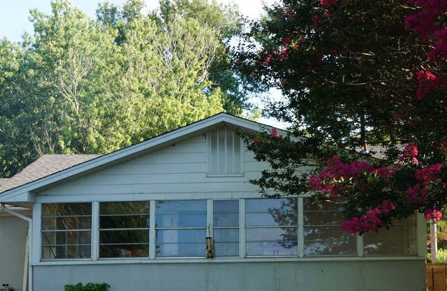 Cozy Cabin with memorable lakeview. Special Rates for Weekly or Monthly Rates!