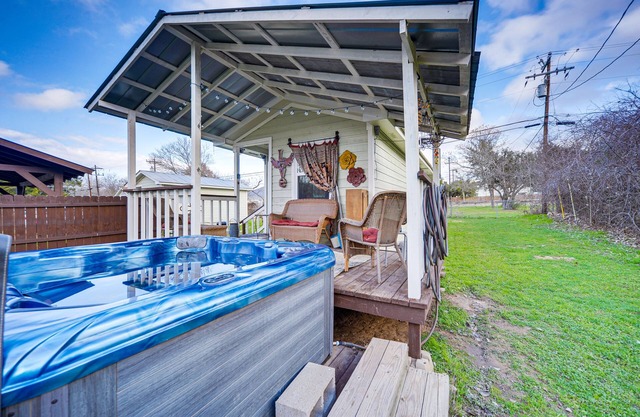 Cozy Canyon Lake Cottage Rental w/ Private Hot Tub
