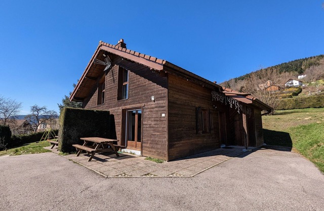 Chalet acogedor en Gérardmer: cerca del lago, la estación de esquí, y rutas de senderismo.
