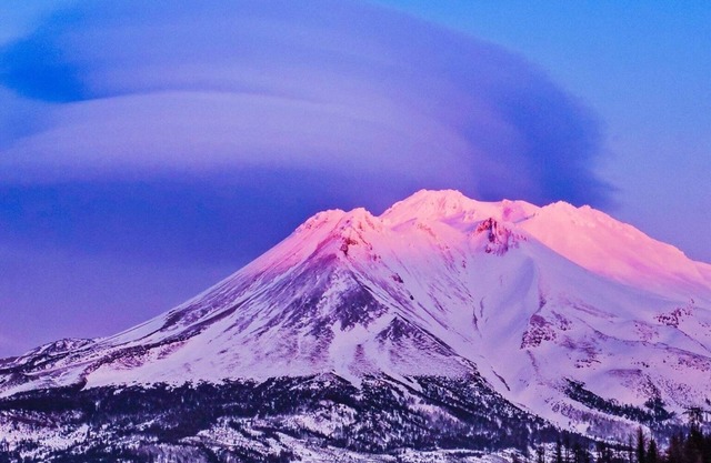 monte Shasta Views! Cabaña actualizada de los años 40, cerca de senderos naturales y 2 parques.