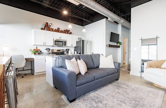 Cozy Condo minutes from downtown Nashville