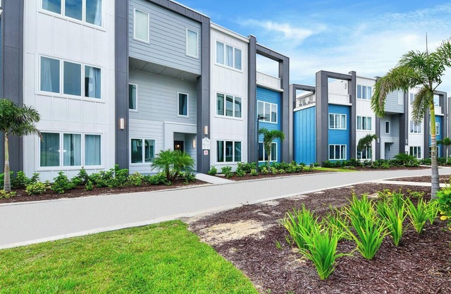 Modern Condo with Large Outdoor Patio. Reunion Resort Water Park Access near Disney at Spectrum Resort Orlando by Rentyl – B9 #136